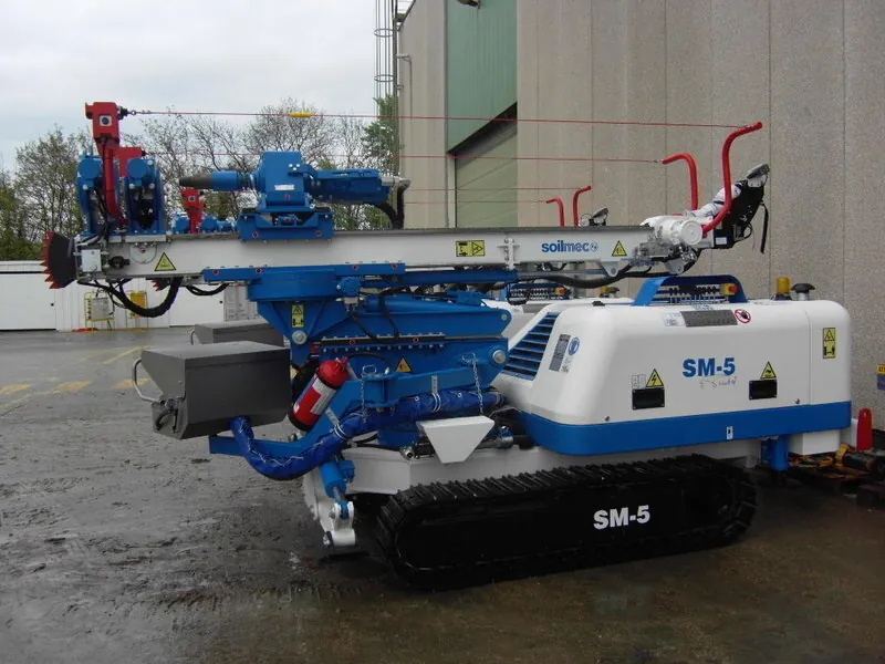 Soilmec SM-5 ve stísněném prostoru pražské zástavby